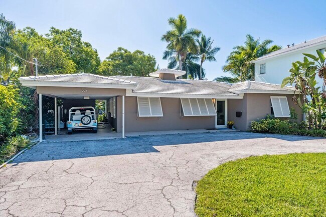 Photo - 224 N Gordon Rd