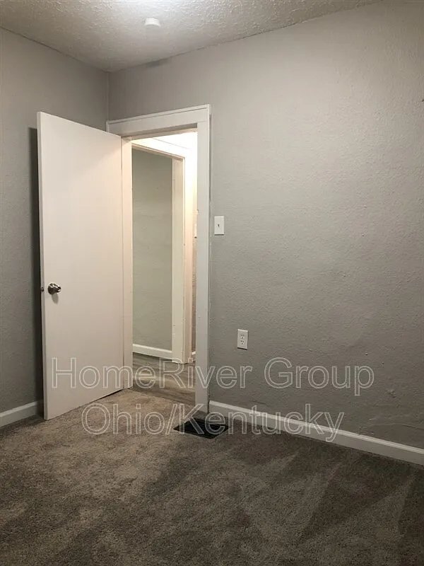 284 S Warren Ave