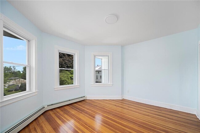 Photo - 87 Lyman Ave