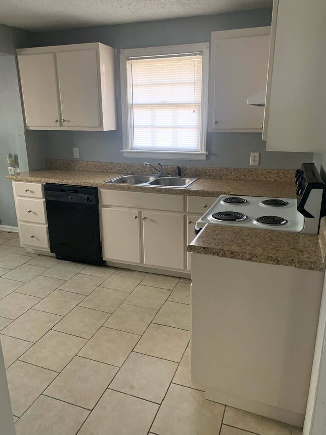 Photo - 715 10th Ave