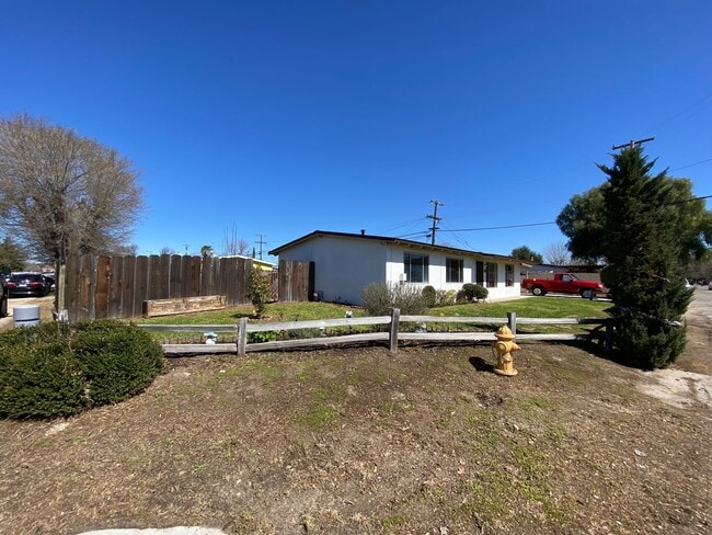 Photo - 3 Bed/1 Bath with Large fenced yard in central Paso Robles near Highschool!