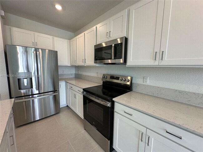 Photo - 402 SE Crossoak Ln