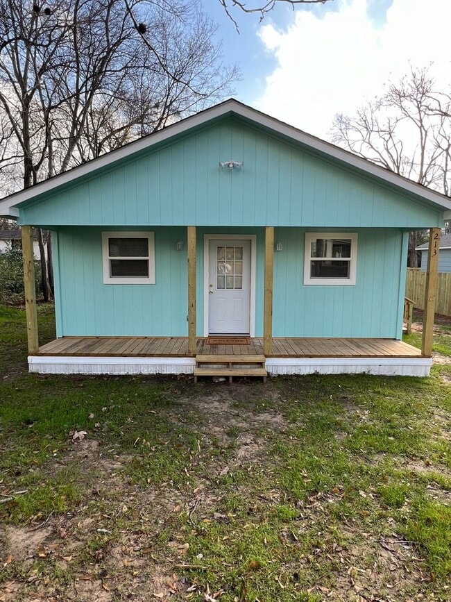 Building Photo - 213 Hull Ave Rental