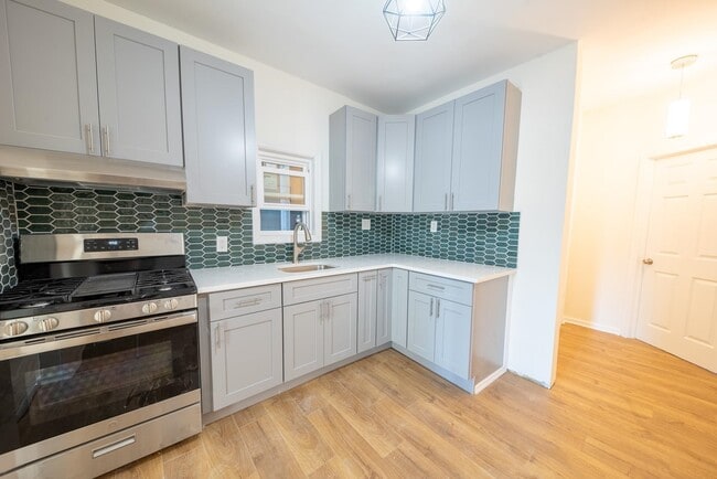 Photo - 7723 BERGENLINE Ave Unidad 3