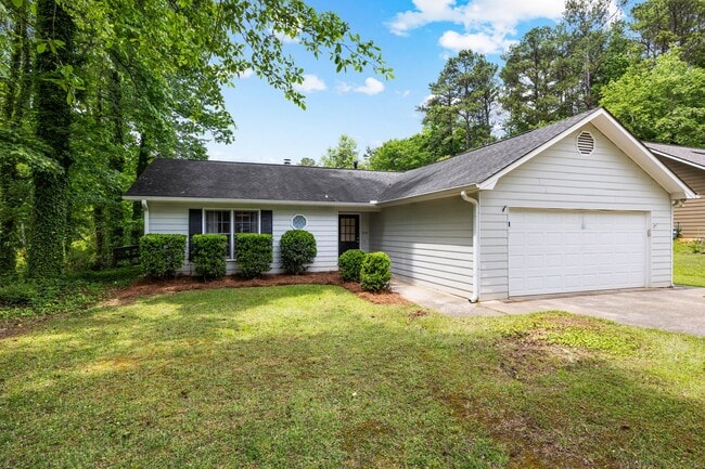 Photo - 3 Bedroom Ranch In Starr's Mill on Quiet Street!