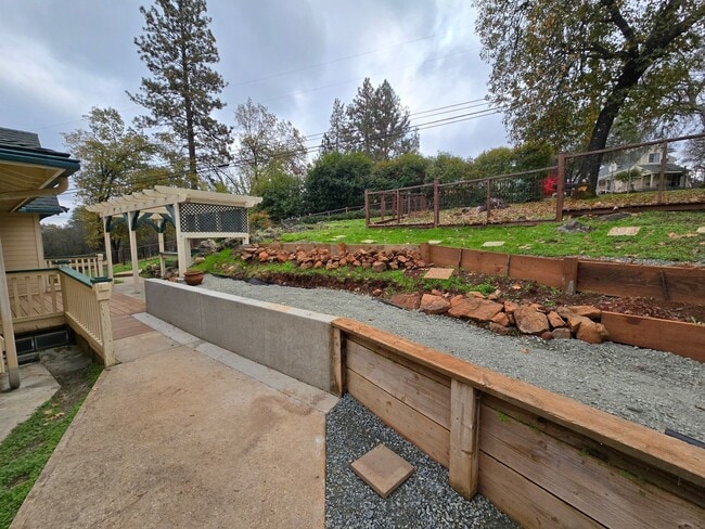 Photo - Cute 2 Bedroom House with Lovely Pond and ...