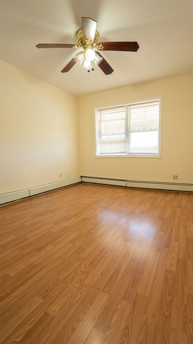 Photo - 1037 Avenue C
