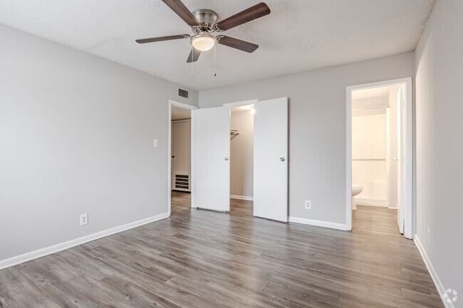 2BR, 2BA - 1100SF