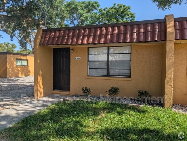 Building Photo - 8944 Temple Terrace Hwy Unit Apt 8948