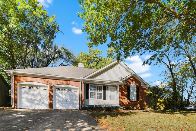 Building Photo - Pet Friendly Three Bedroom!