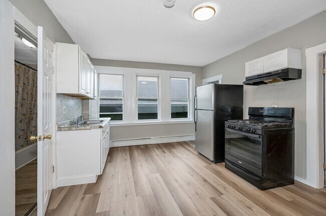 Photo - 50 1/2 Common St Unit 3