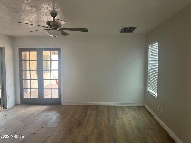 Photo - 1733 N La Rosa Dr Casa