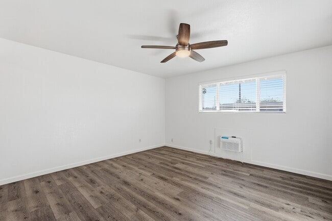 Photo - 1320 N 48th Pl Unit 2