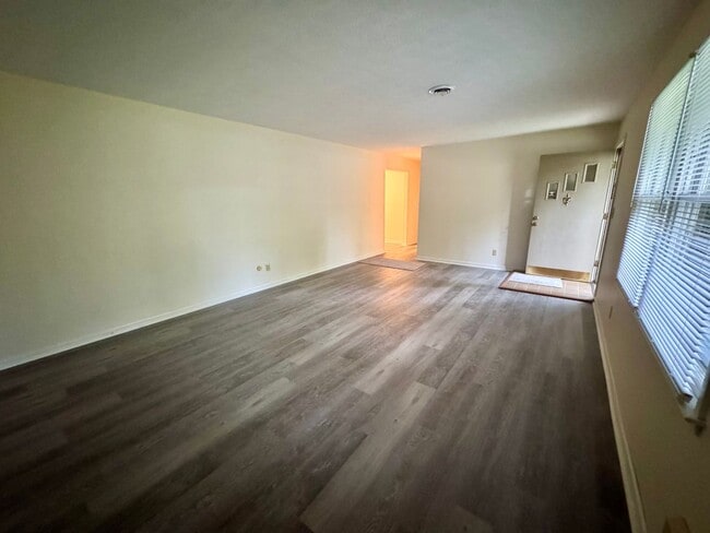 Photo - Lone Oak House