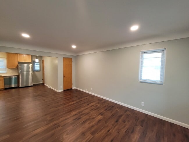 Photo - 1319 W 5th St