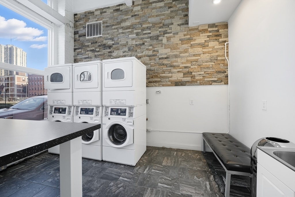 Photo - 11-31-31 Park St Unit 302