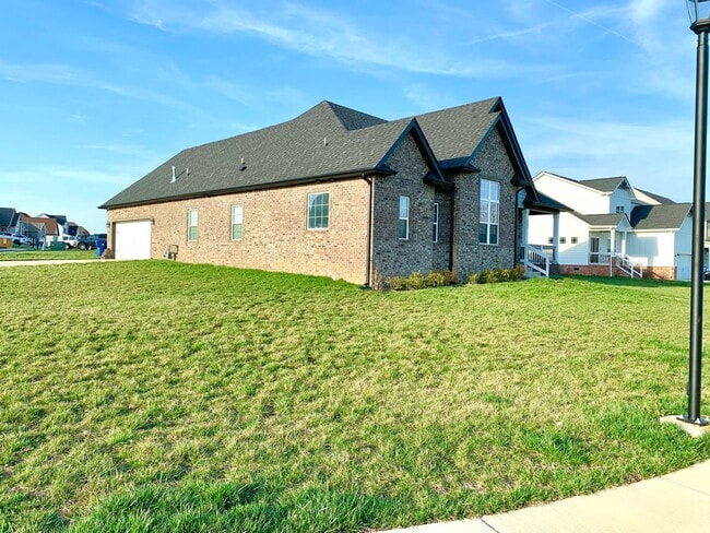 Photo - 585 Dexter Dr