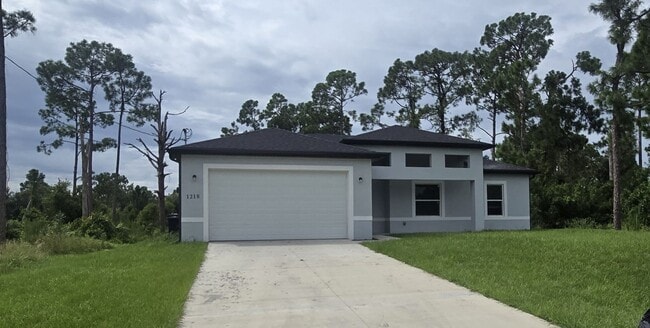 Photo - Large 4 Bed 3 Bath with 2 Car Garage-LEHIG...