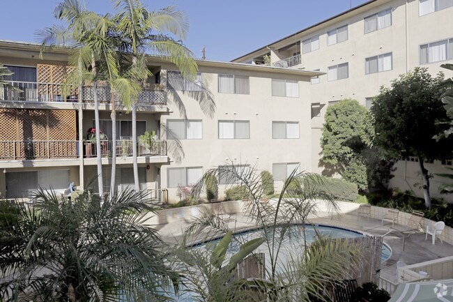 Photo - 068 - Howard Crown