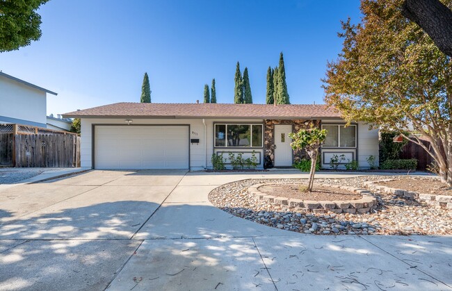 Building Photo - Coming Soon! 3 Bedroom Home in Great Gilroy Location!