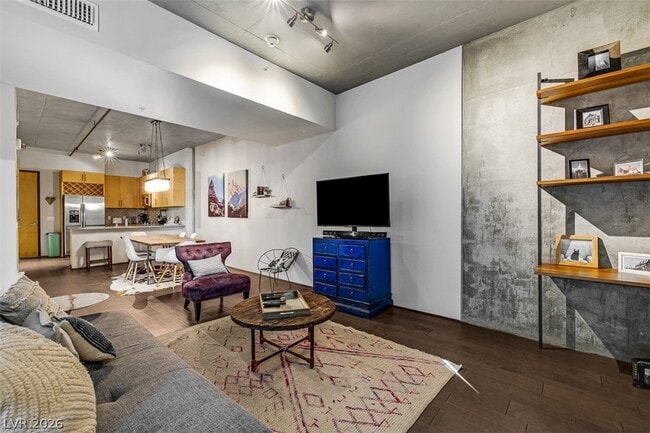 Building Photo - 353 E Bonneville Ave Unit 555