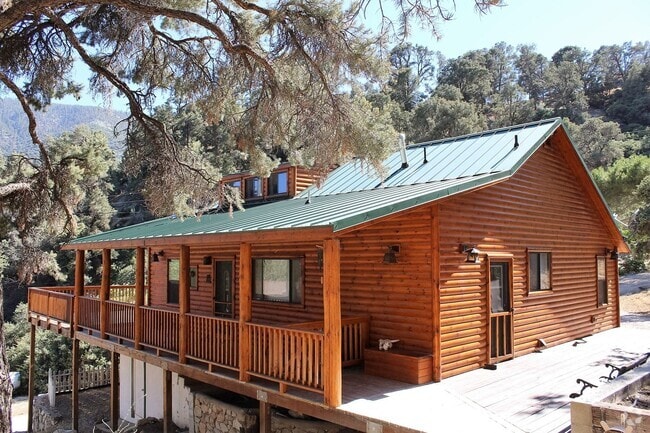 Building Photo - Charming 3-Bedroom 2-Bath with Mountain Vi... Rental
