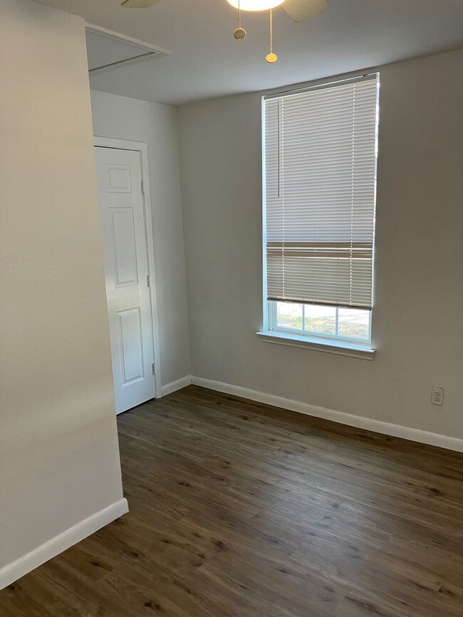 Photo - 2003 Johnson St