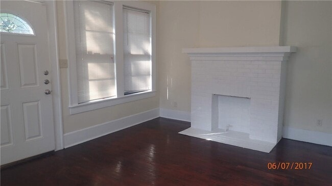 Photo - 5923 Worth St