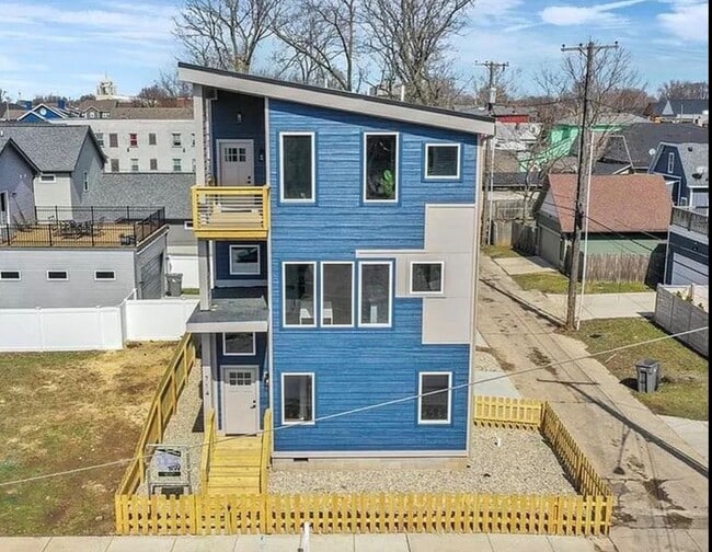 Photo - 714 E 20th St