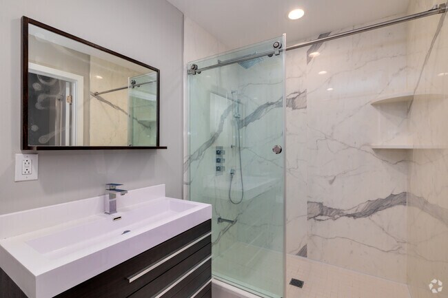 2BR, 2BA - 1,300SF - Primary Bathroom