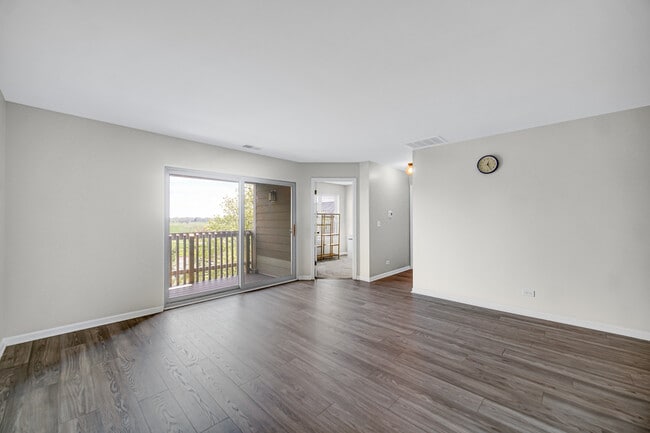 Photo - 124 Glengarry Dr Unit 302