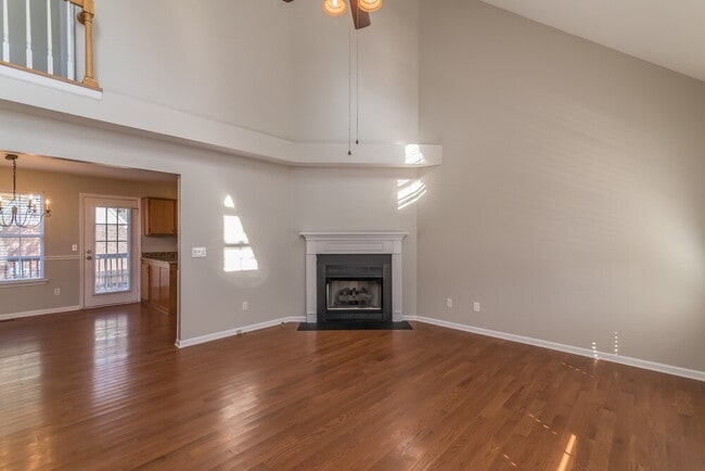 Photo - 1807 Meadowglen Cir