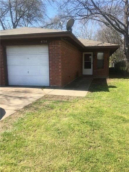 Building Photo - 4704 Sandage Ave