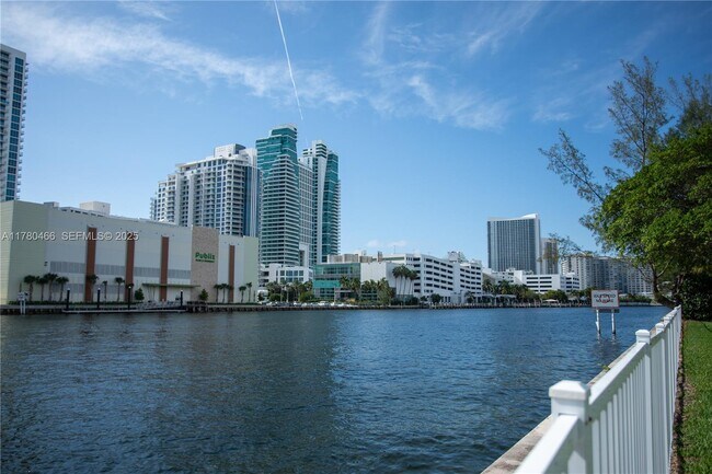 Photo - 800 Parkview Dr Unidad 512