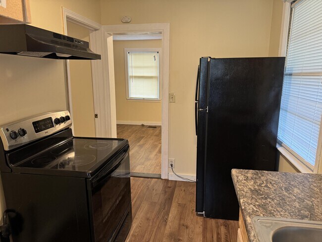 Photo - 1782 Eveline Ave