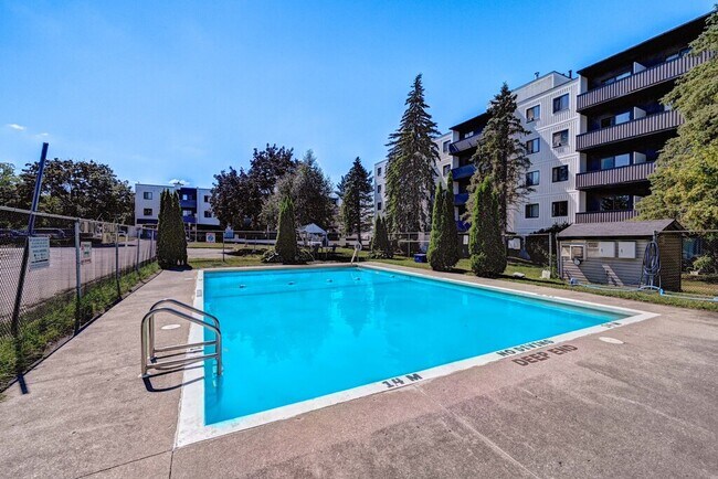 Photo - 1550 – 1566 Trossacks Avenue