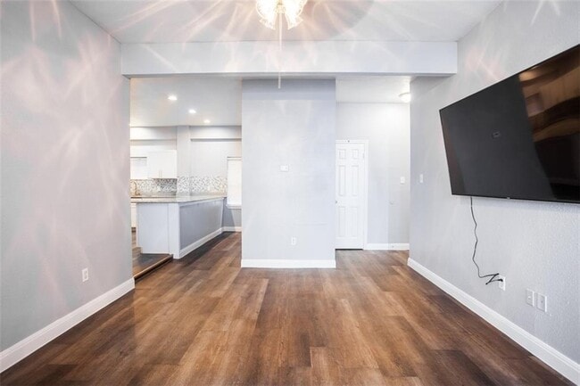 Photo - 504 W 35th St