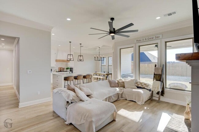 Photo - 302 Elbow Slough