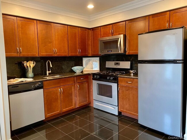 24 Country Club Dr Unit B