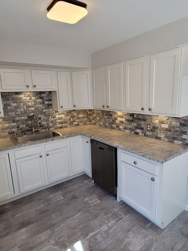 Photo - 505 7th Ave