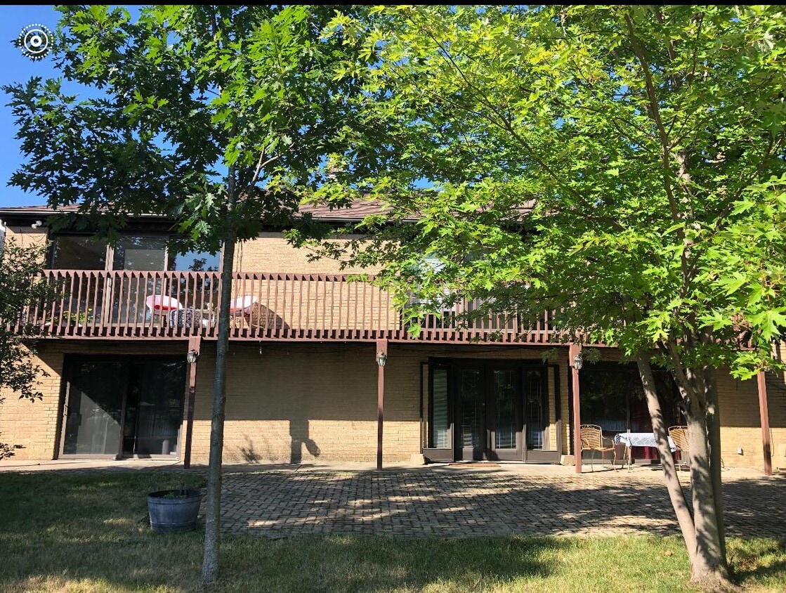 Photo - 705 Oakwood Dr (Westmont, IL)