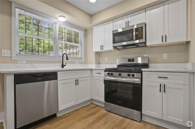 Building Photo - 556 Holly St NW Rental