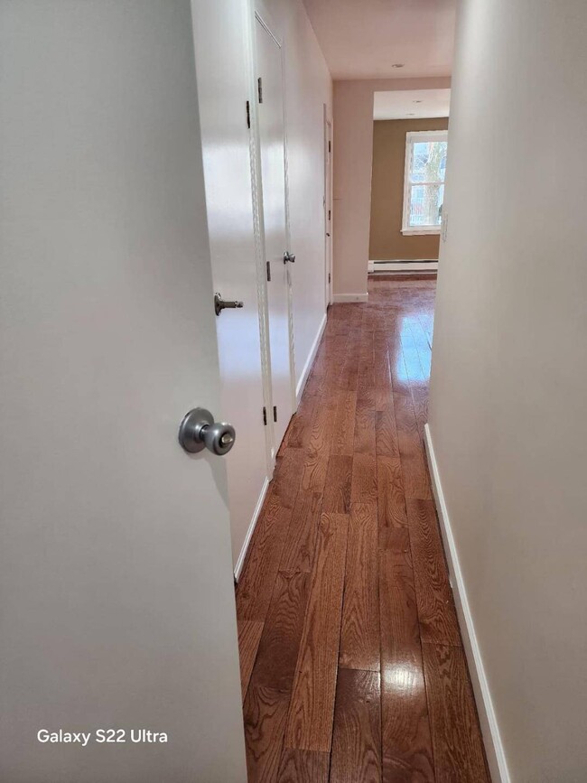 Photo - 241-05 Mayda Rd