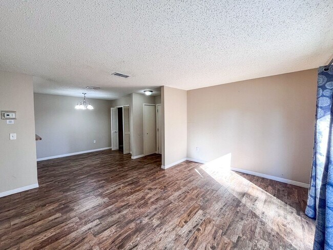 Photo - Windsor Park #1118 - On several bus routes to UF