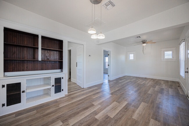 Photo - 831 N 10th St