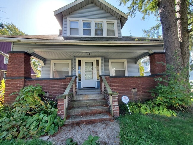 Building Photo - Updated 3BR, 1 BA home for rent!