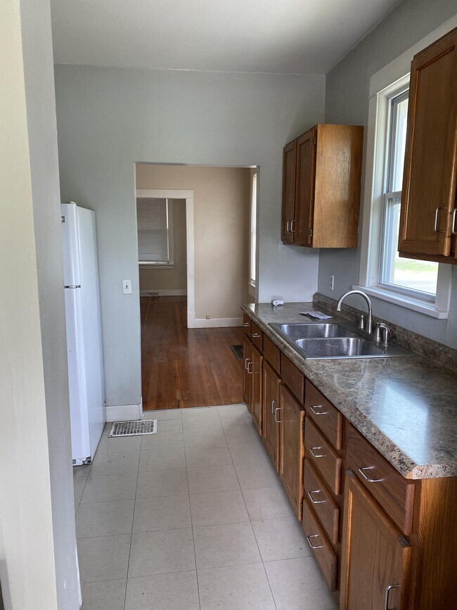 Photo - 815 W Walnut St