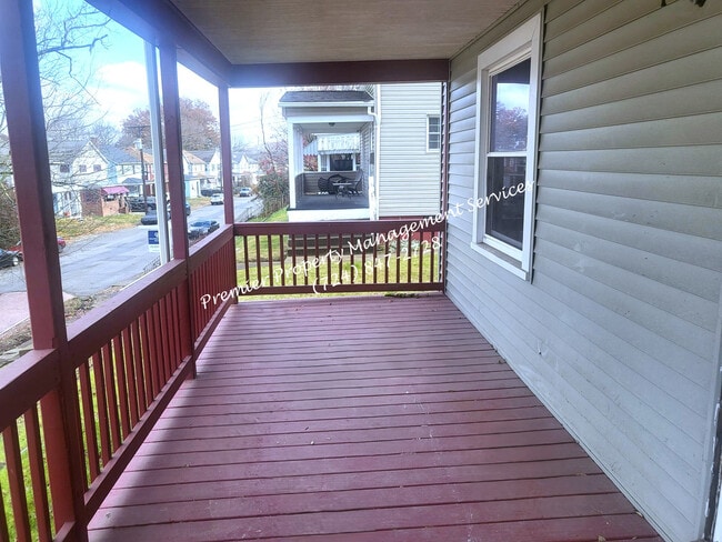 Photo - 1303 Wade St