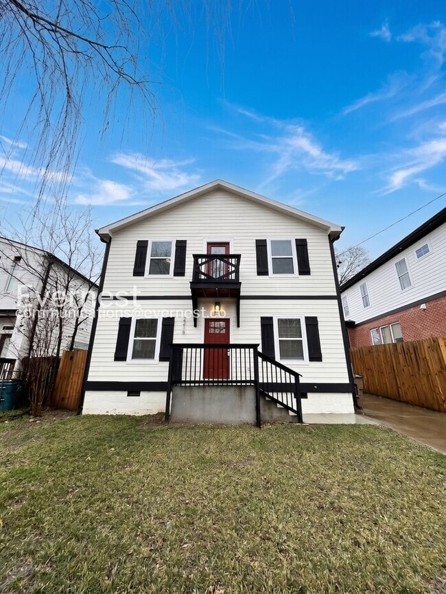 Building Photo - 2218 14th Ave N