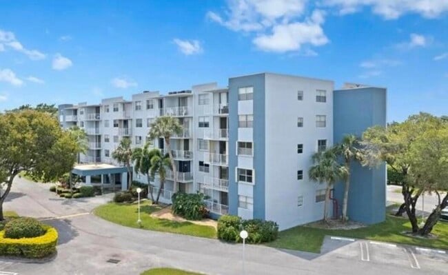 Building Photo - 500 Executive Center Dr Unit 3c